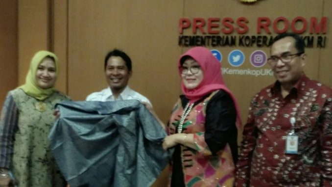 Festival Sarung Momentum Gairahkan Kembali Kalangan Milenial Cintai Sarung sebagai Budaya Khas Indonesia